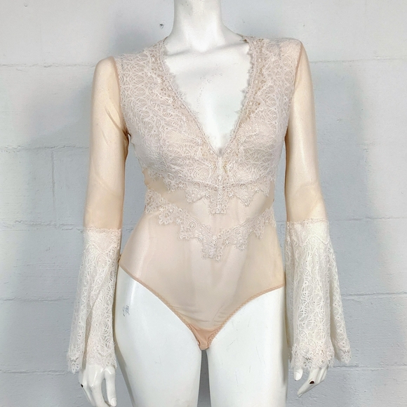 Victoria's Secret Lace Bodysuit in Cream - Picture 3 of 8